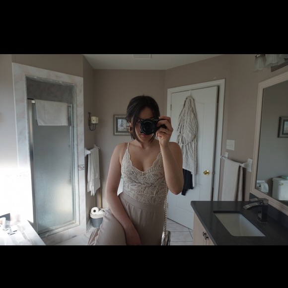 Cream lace bodysuit - Picture 3 of 5